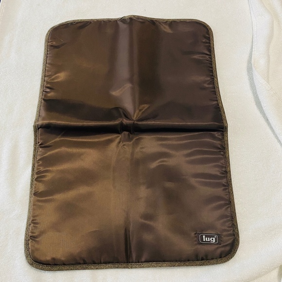 LUG Hula Hoop Diaper / Duffle Bag with Shoulder Straps - Chocolate Brown - Picture 11 of 16